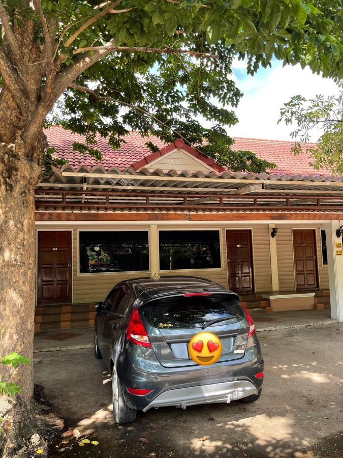 Bansuan Resort Nakhon Sawan Exterior photo