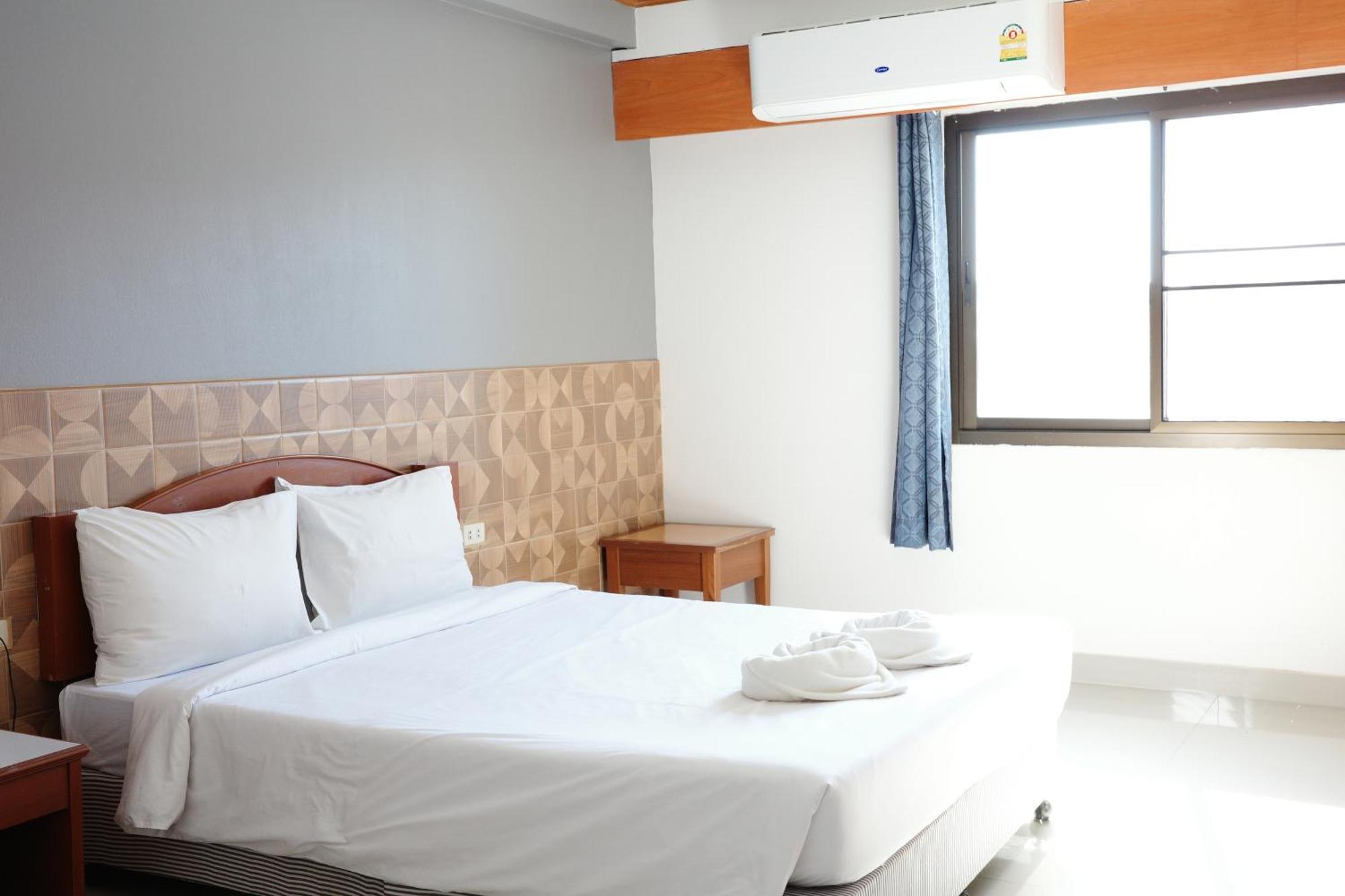 Bansuan Resort Nakhon Sawan Exterior photo