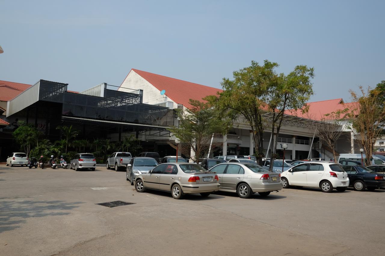 Bansuan Resort Nakhon Sawan Exterior photo